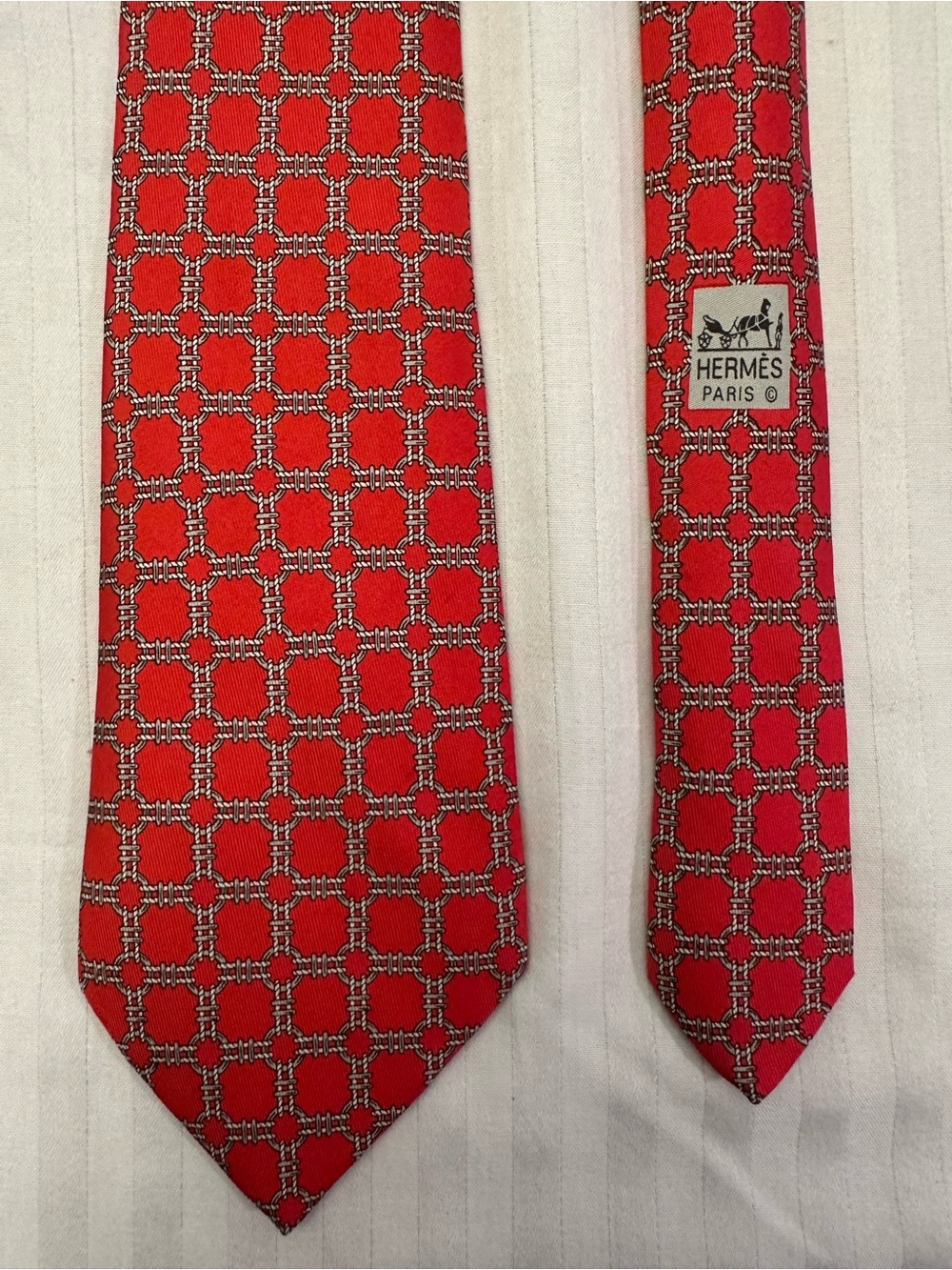 Hermès Red Gray Geometric Link Silk Tie Made in France